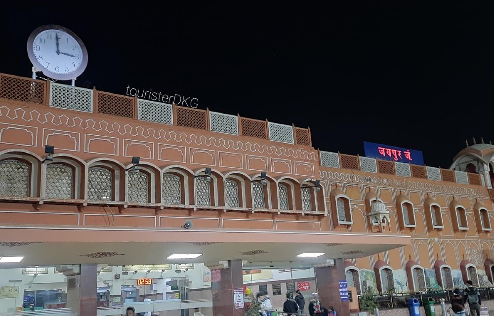 Jaipur Junction : 8 km 